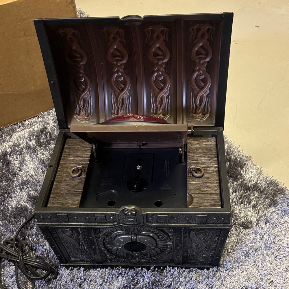 Disney Pirates of the Caribbean CD Player / Treasure Chest Boombox - Picture 5 of 6